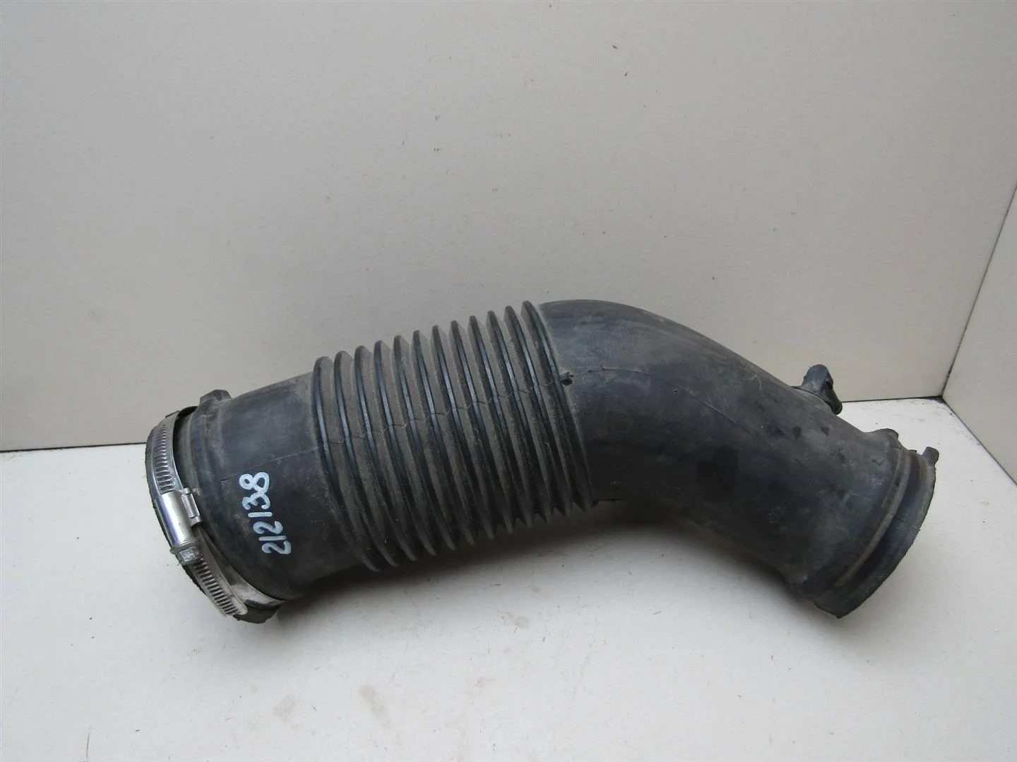 Патрубок воздушного фильтра Audi A6 (C6,4F) 2005-2011  [06E129629E]  2.4 24V BDW в Вологде