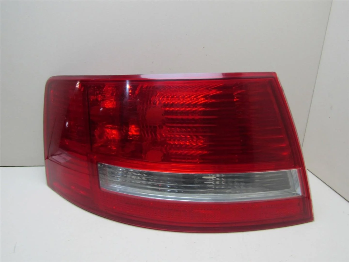 Фонарь задний левый Audi A6 (C6,4F) 2005-2011  [4F5945095L]  в Вологде