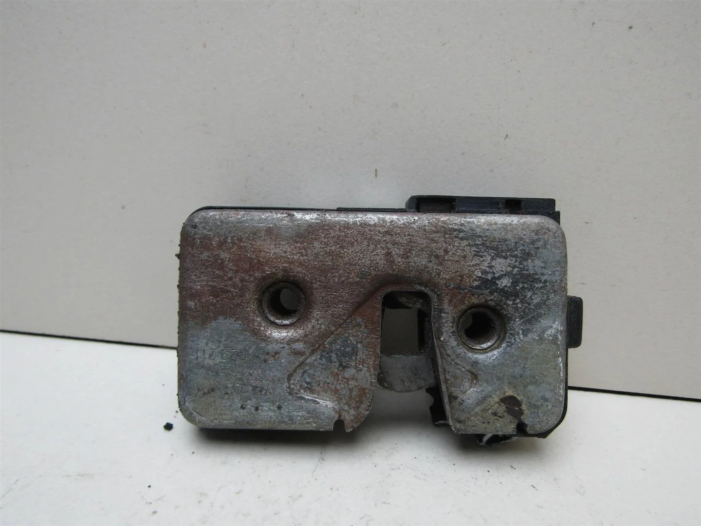 Замок багажника VW Transporter T4 1991-1995  [701829211J]  в Вологде