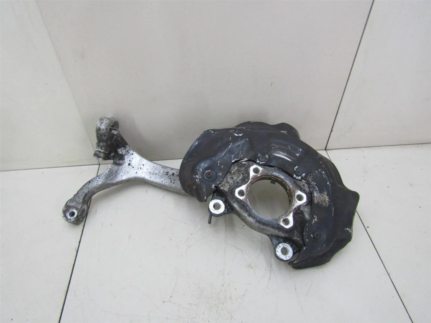Кулак поворотный передний правый Audi A6 (C6,4F) 2005-2011  [4F0407254G]  в Вологде