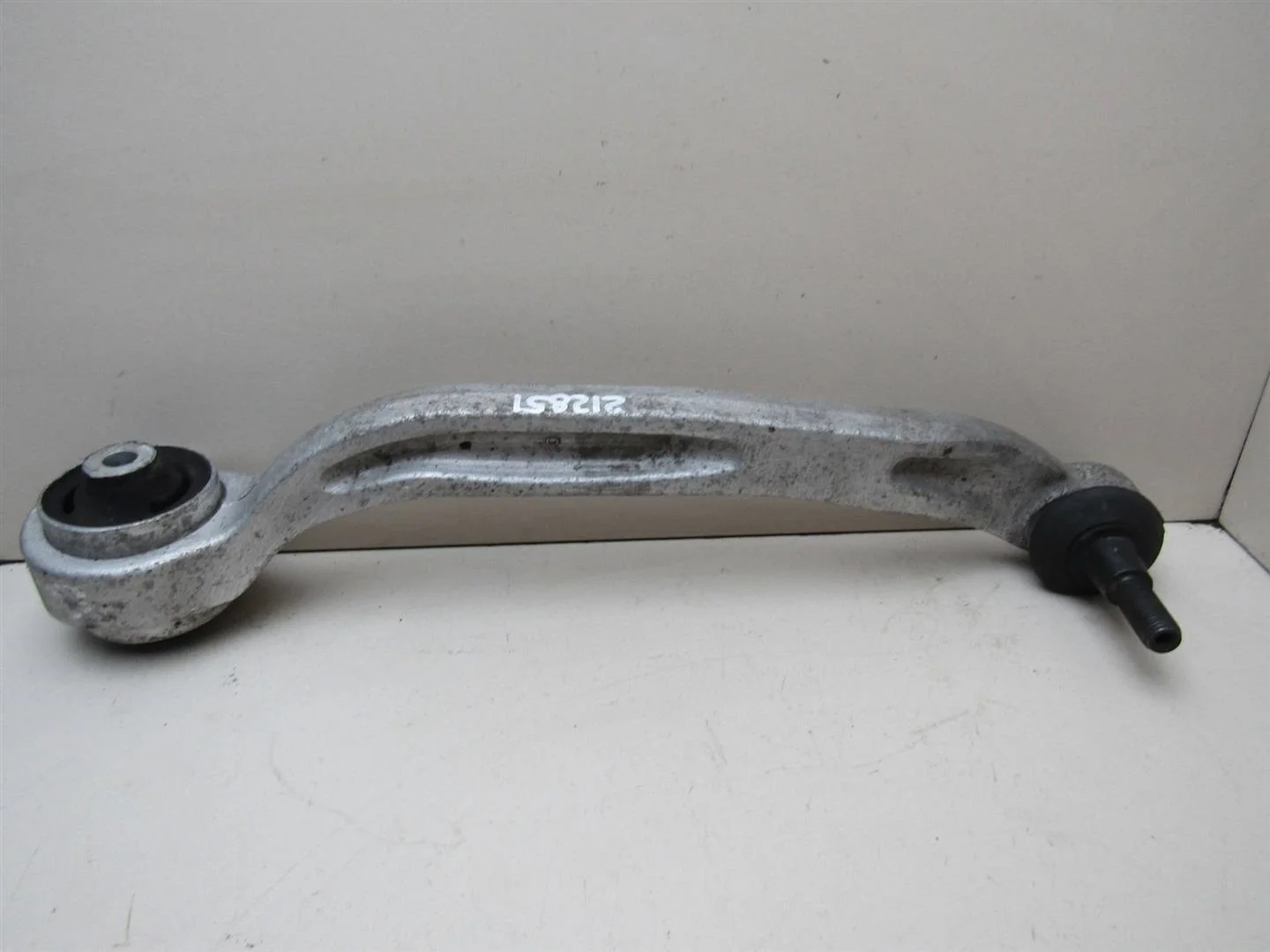 Рычаг передний нижний правый задний Audi A6 (C6,4F) 2005-2011  [4F0407694H]  3.2 AUK в Вологде