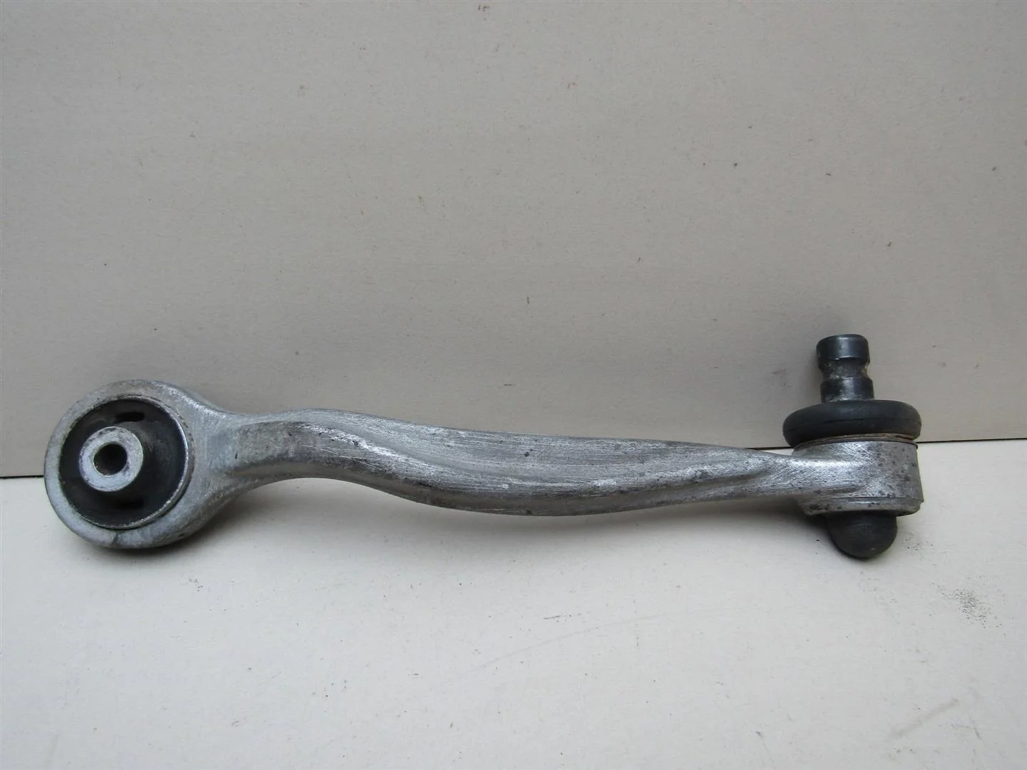 Рычаг передний верхний левый задний Audi Allroad quattro 2005-2012  [4E0407509G]  в Вологде