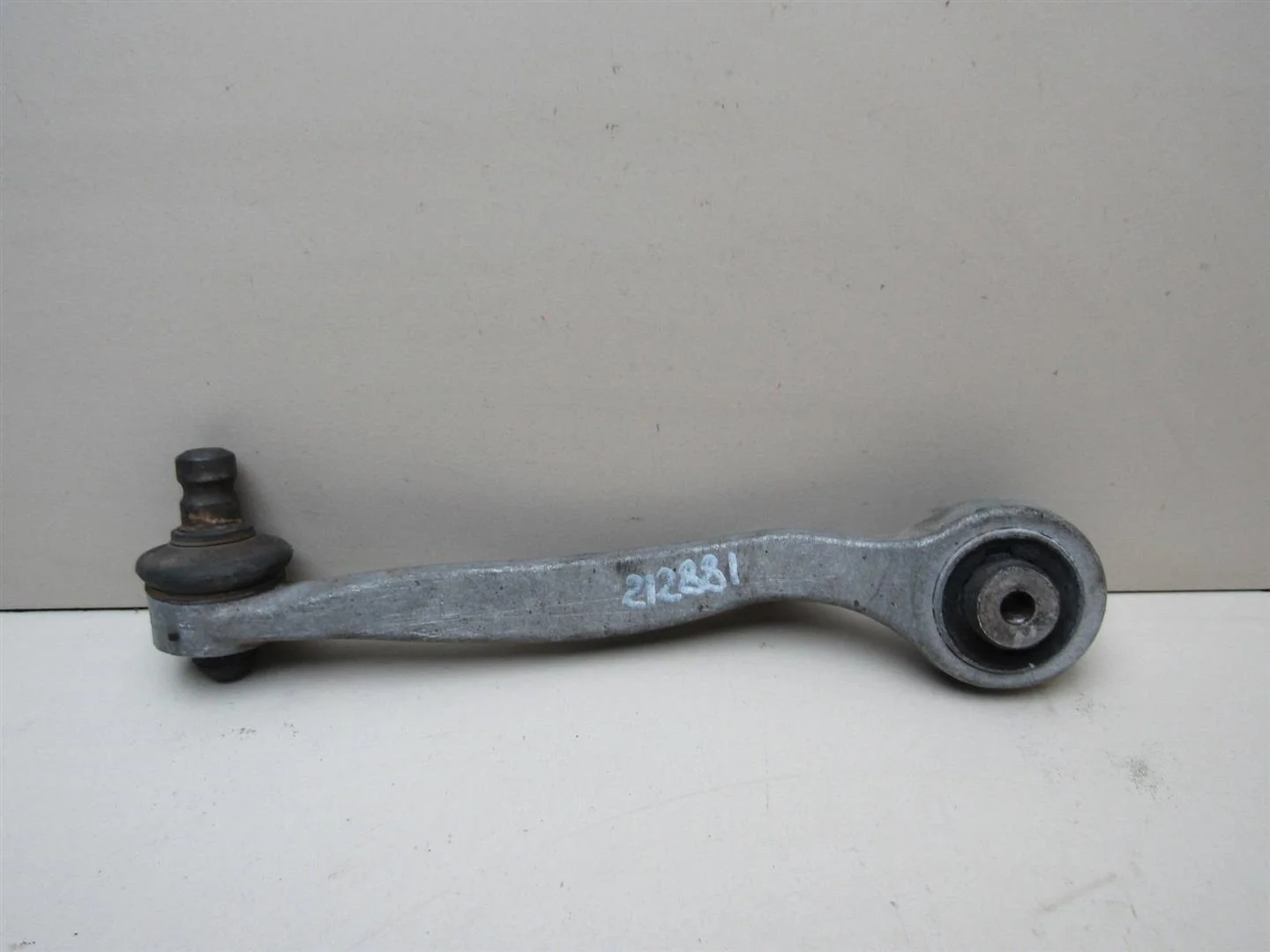 Рычаг передний верхний левый задний Audi Allroad quattro 2005-2012  [4E0407509G]  в Вологде