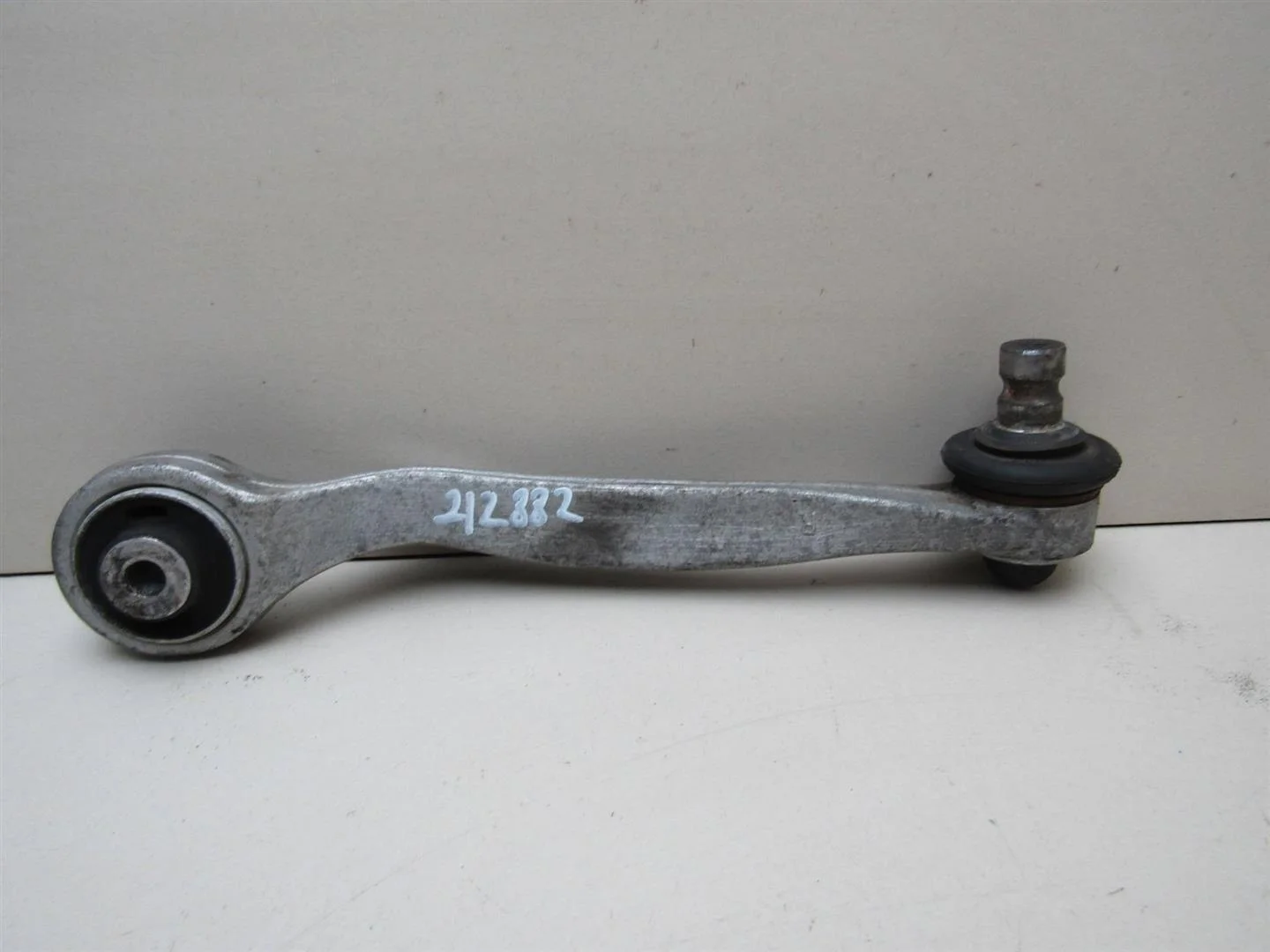 Рычаг передний верхний правый задний Audi Allroad quattro 2005-2012  [4E0407510G]  в Вологде