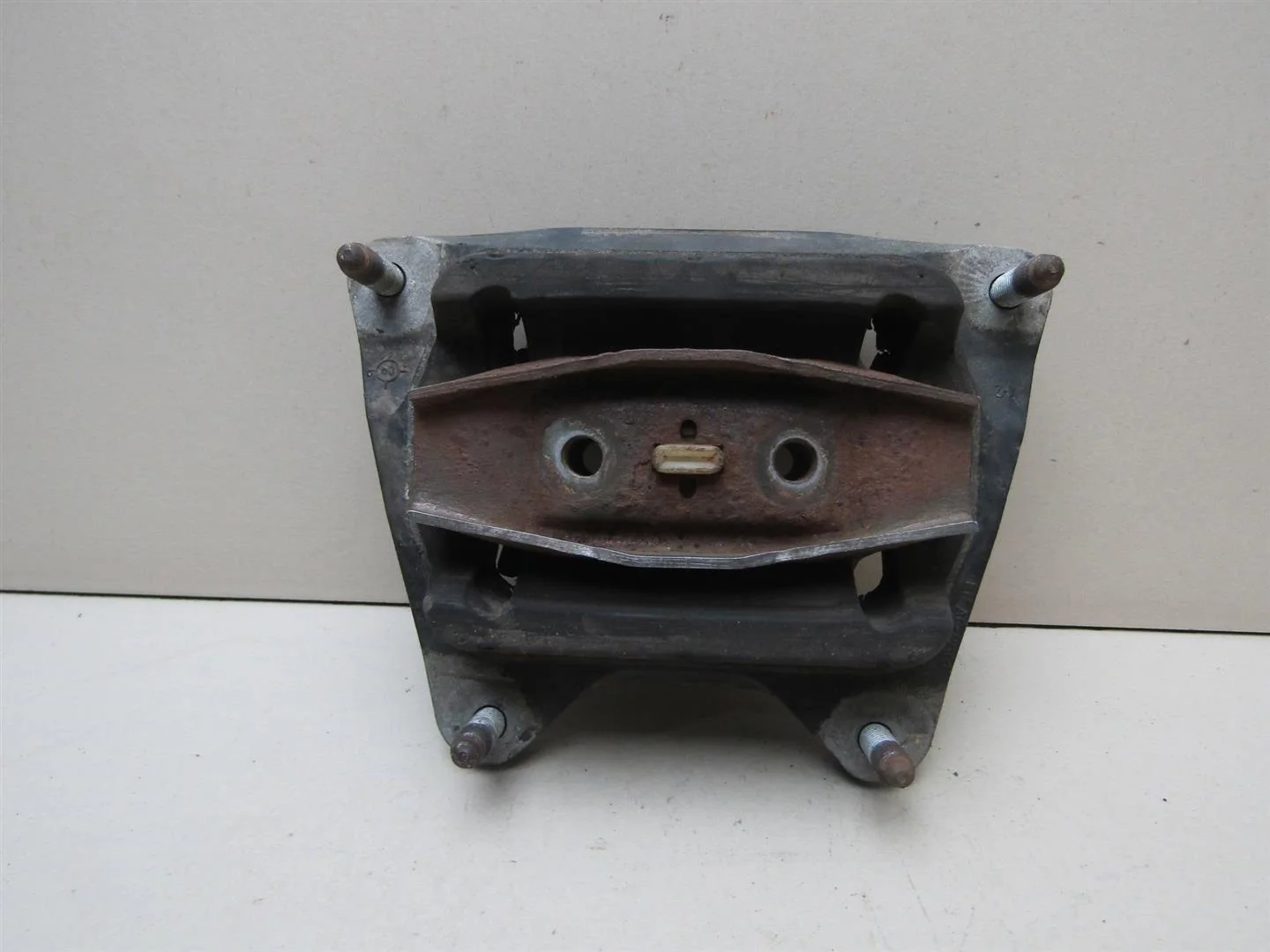 Опора КПП задняя Audi A6 (C6,4F) 2005-2011  [4F0399151AN]  в Вологде