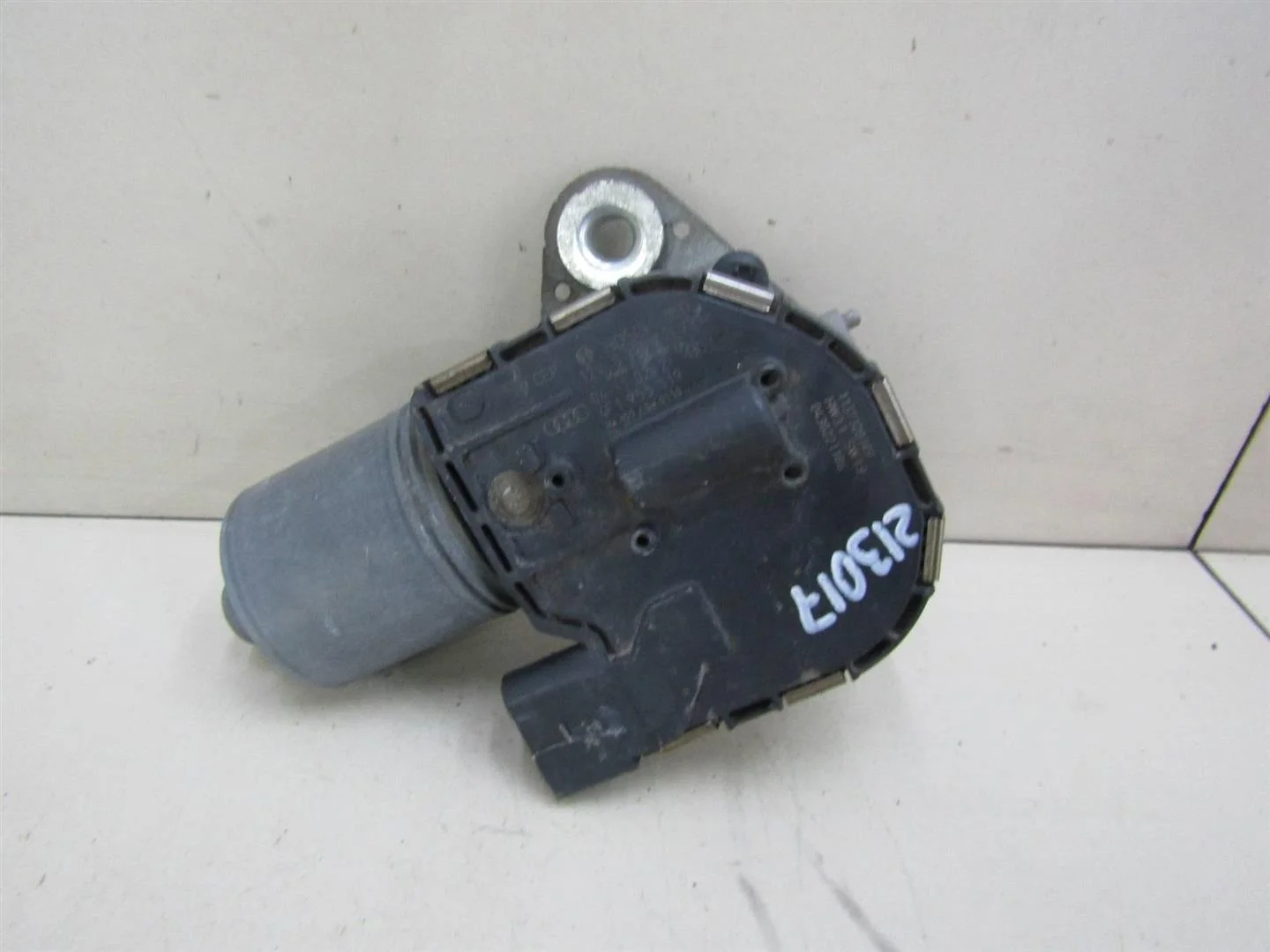 Моторчик стеклоочистителя передний Audi A6 (C6,4F) 2005-2011  [4F1955119D]  в Вологде