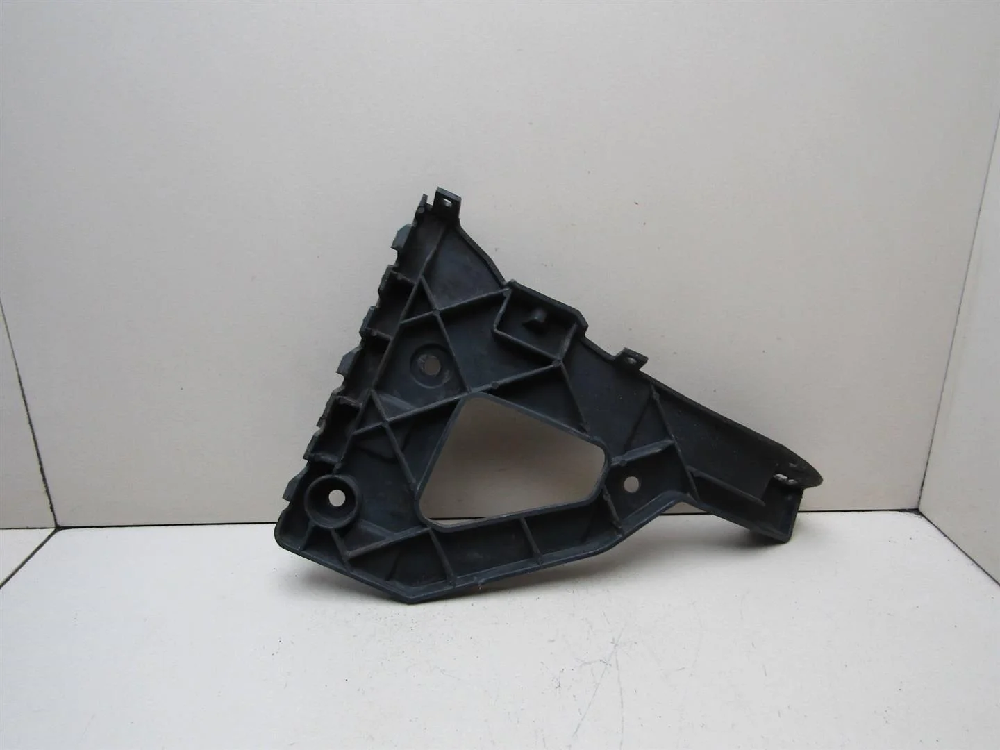 Кронштейн переднего бампера левый Audi A6 (C6,4F) 2005-2011  [4F0807227]  в Вологде