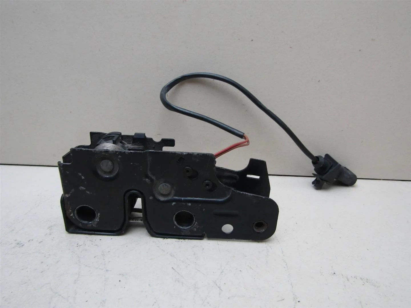 Замок капота Skoda Octavia (A5 1Z-) 2004-2013  [1Z0823509G]  в Вологде