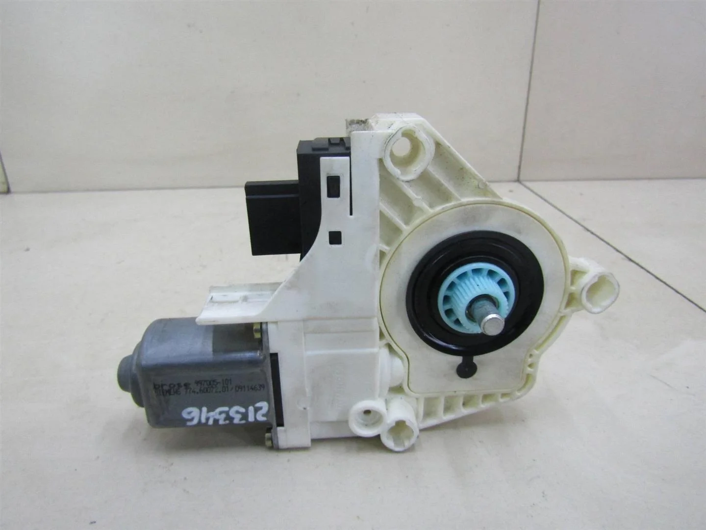 Моторчик стеклоподъемника Audi A6 (C6,4F) 2005-2011  [4F0959801A]  в Вологде