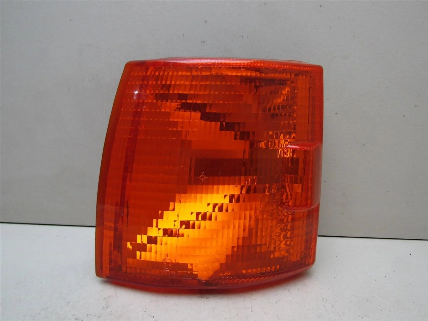 Указатель поворота левый желтый VW Transporter T4 1996-2003  [701953049]  в Вологде