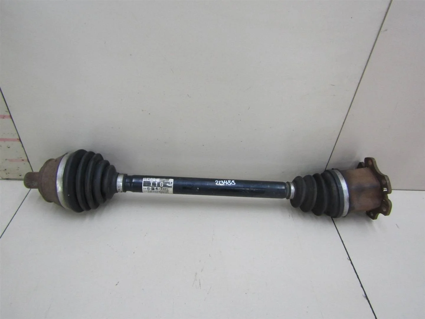 Полуось передняя левая Audi A6 (C6,4F) 2005-2011  [4F0407271G]  2.4 BDW в Вологде