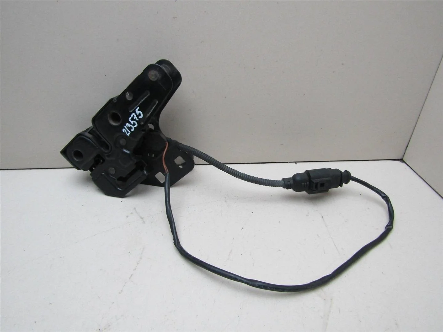 Замок капота Audi A6 (C6,4F) 2005-2011  [4F0823509B]  в Вологде