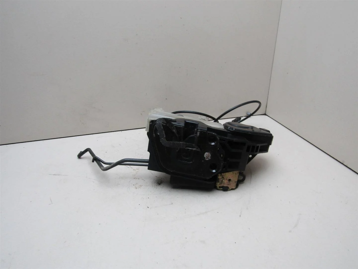 Замок двери передней левой Hyundai Tucson 2004-2010  [813102E010]  в Вологде