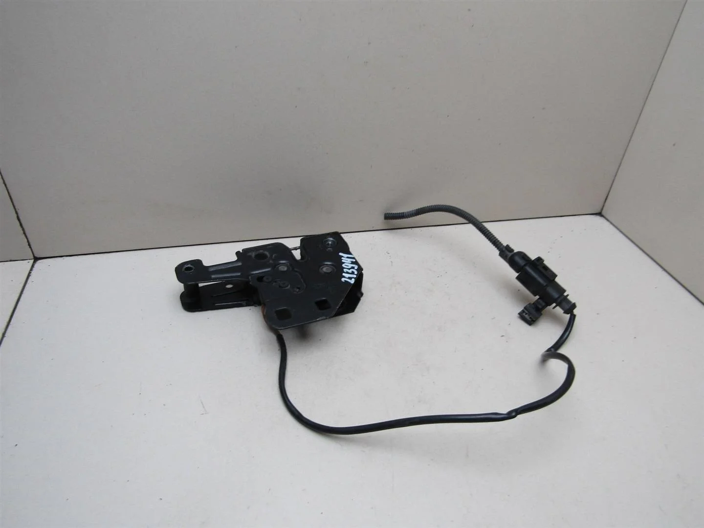 Замок капота Audi A6 (C6,4F) 2005-2011  [4F0823509B]  в Вологде