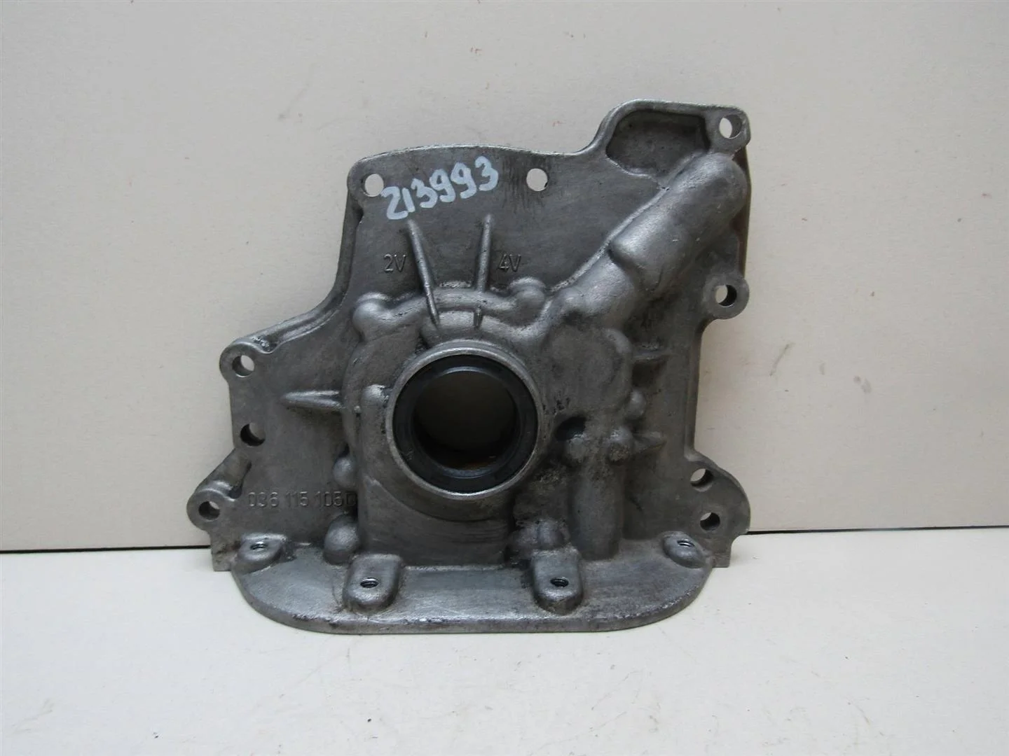 Насос масляный Skoda Octavia (A4 1U-) 2000-2011  [036115105D]  1.4 1.6 16V в Вологде