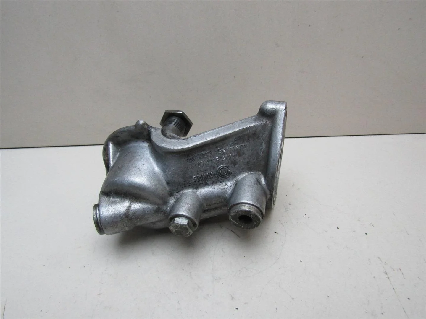 Кронштейн масляного фильтра VW Transporter T4 1996-2003  [074115405R]  2.4-2.5 в Вологде