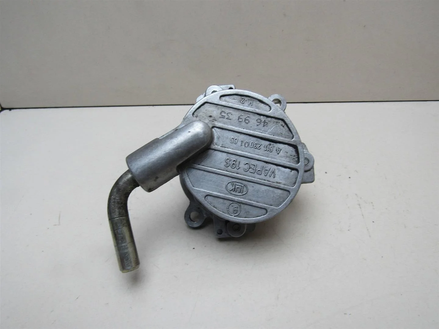 Насос вакуумный Mercedes Benz Vito (638) 1996-2003  [A6112300165]  2.2 CDI 611980 в Вологде