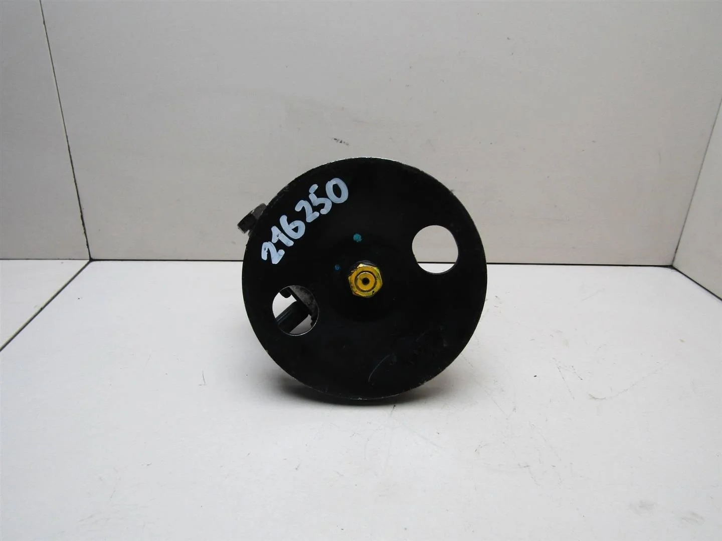 Насос гидроусилителя Hyundai Trajet 2000-2009  [571003A000]  2.0 в Вологде