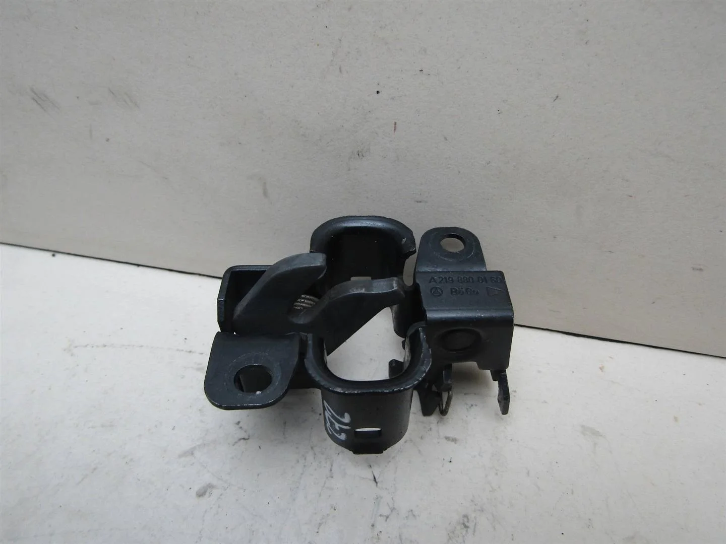 Замок капота Mercedes Benz W219 CLS 2004-2010  [A2198800160]  в Вологде