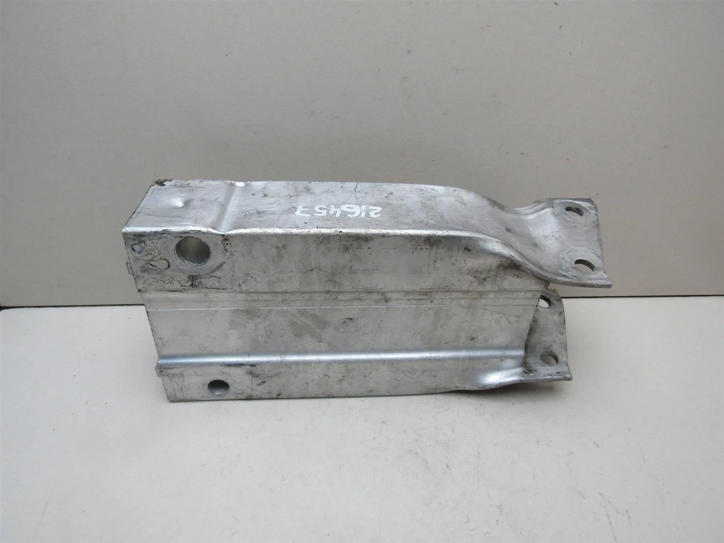 Кронштейн усилителя переднего бампера левый Mercedes Benz W204 2007-2015  [A2046201195]  в Вологде