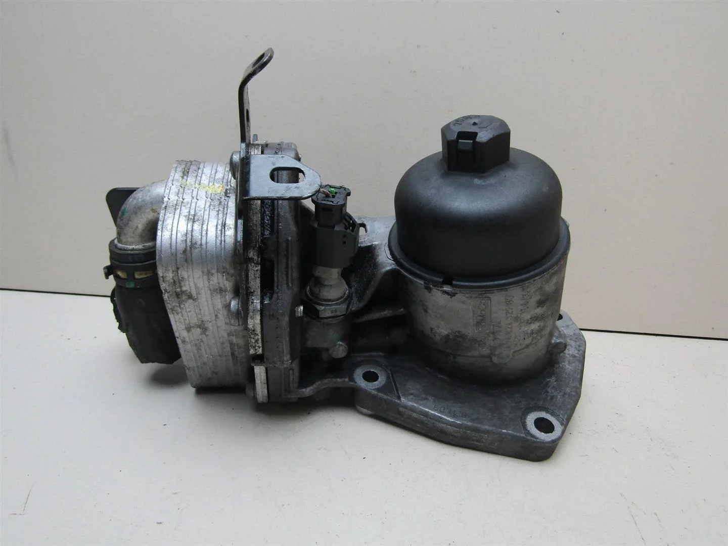 Кронштейн масляного фильтра Land Rover Freelander 2 2007-2014  [1103P4]  2.2 HDI  в Вологде