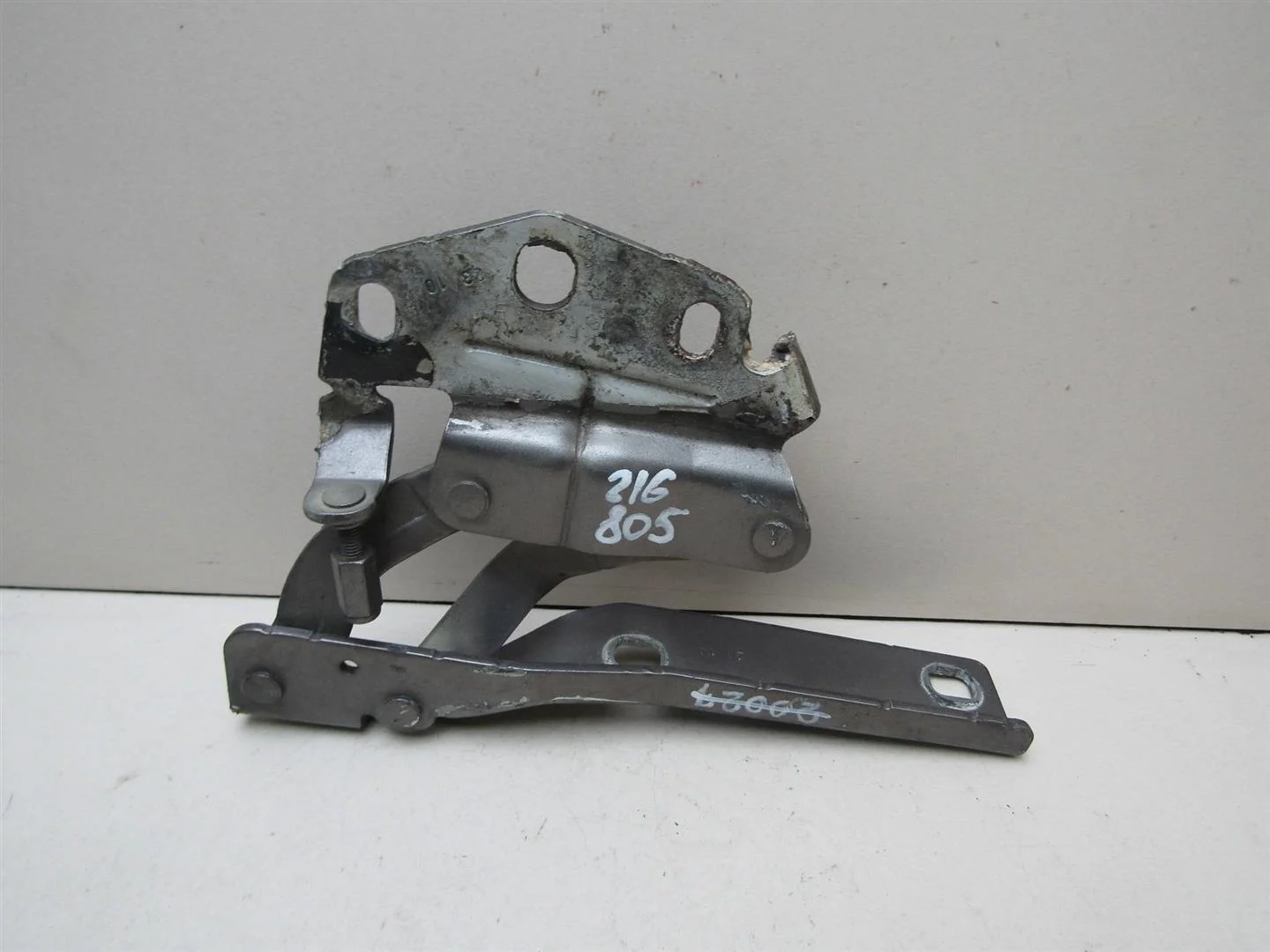 Петля капота левая VW Passat (B7) 2011-2015  [3AA823301]  в Вологде