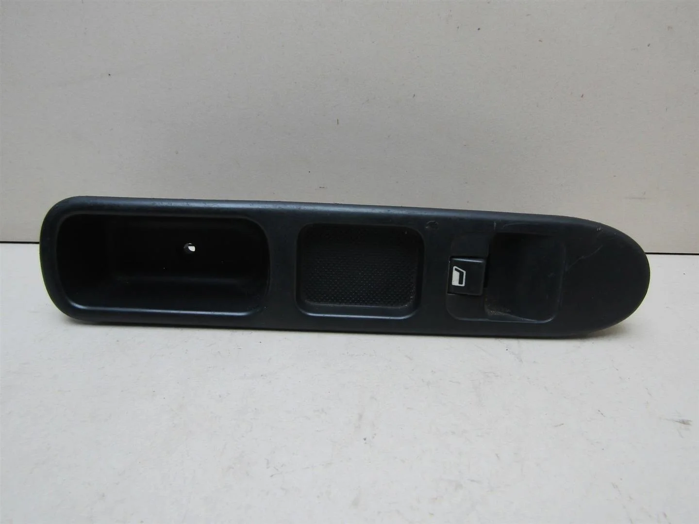 Кнопка стеклоподъемника Peugeot 307 2001-2007  [6554E7]  в Вологде