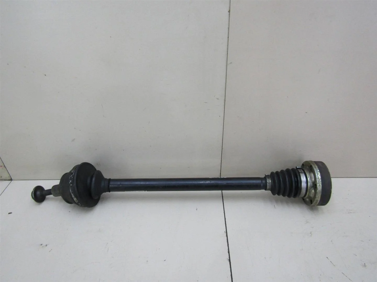 Полуось задняя VW Phaeton 2002-нв  [4E0501203B]  в Вологде