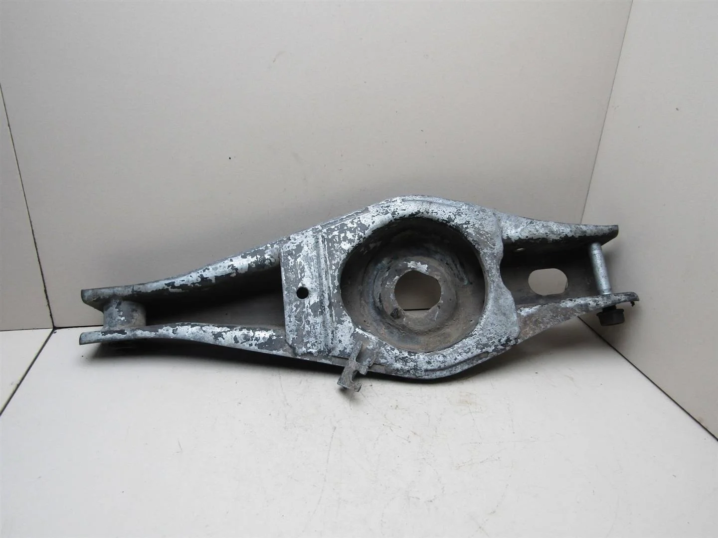 Рычаг задний поперечный Peugeot 406 1999-2004  [5175F0]  в Вологде