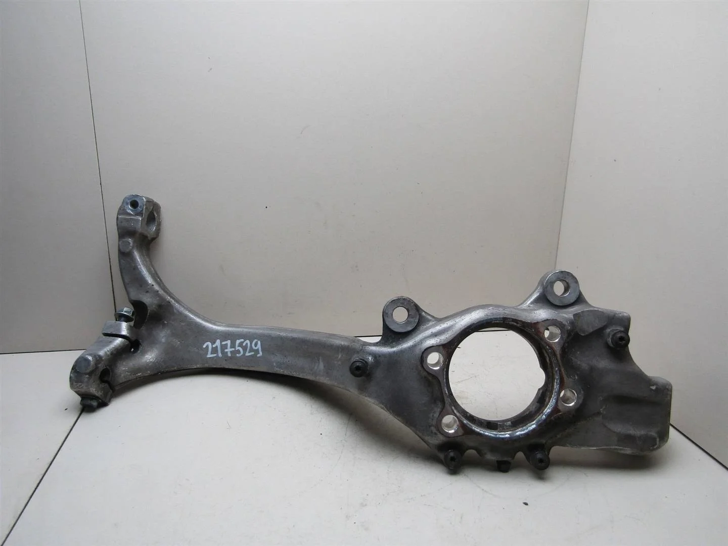 Кулак поворотный передний левый Audi A8 (D3,4E) 2004-2010  [4E0407253R]    в Вологде