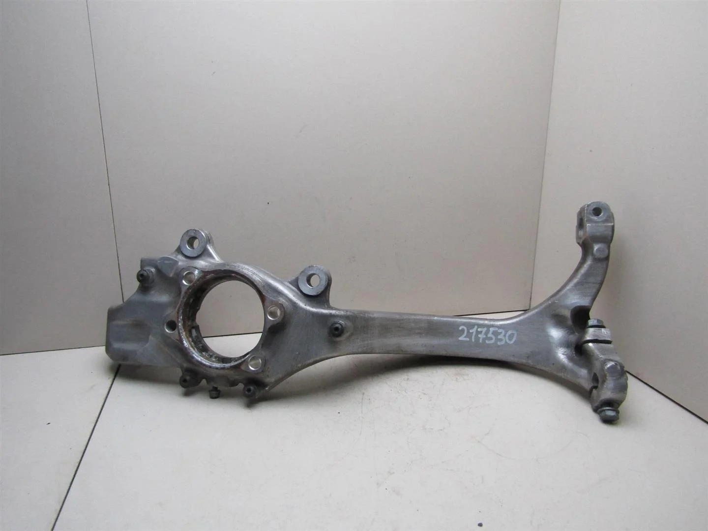 Кулак поворотный передний правый Audi A8 (D3,4E) 2004-2010  [4E0407254R]  в Вологде