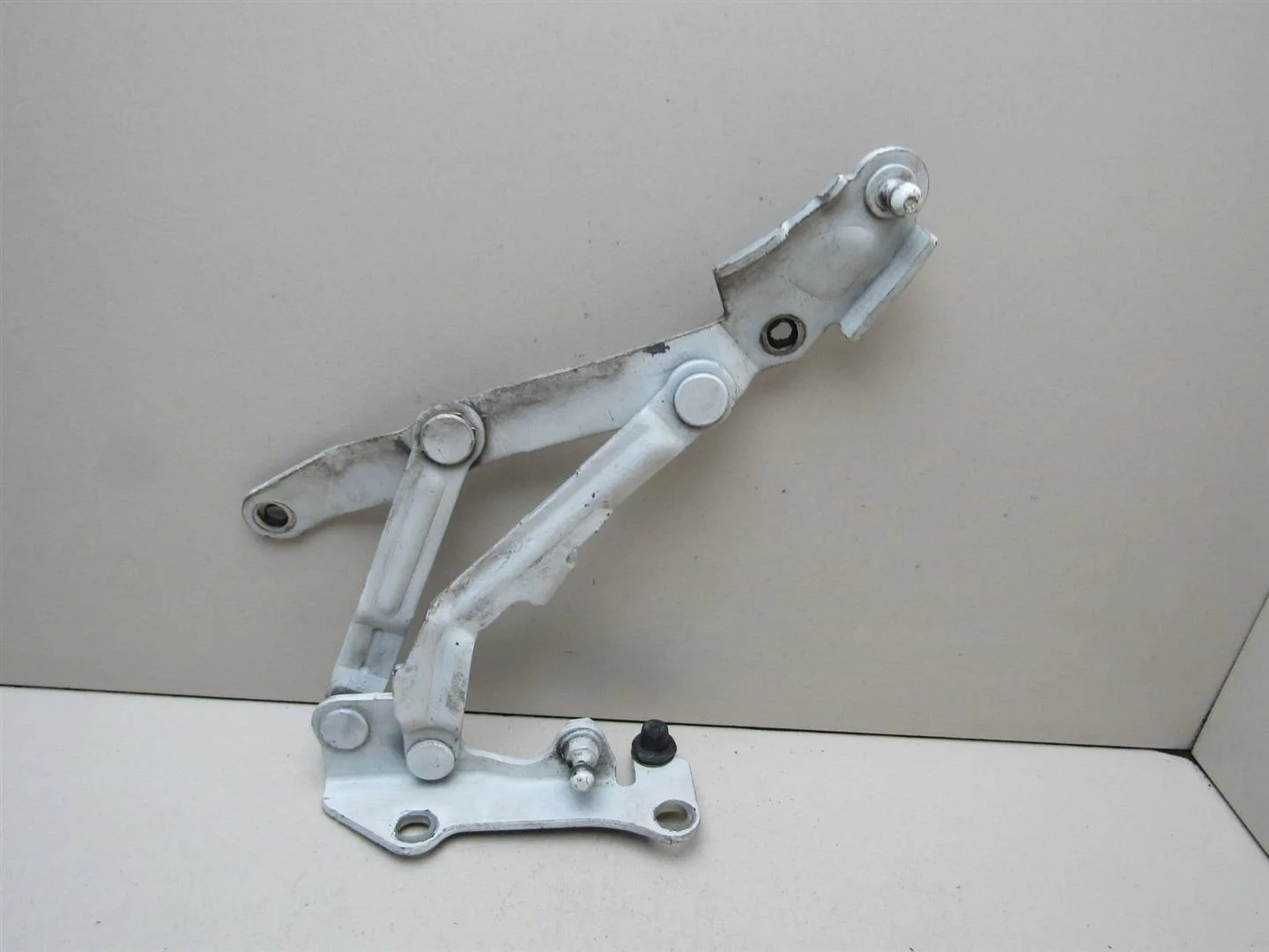 Петля крышки багажника Mitsubishi Lancer (CX, CY) 2007-нв  [5923A013]  в Вологде