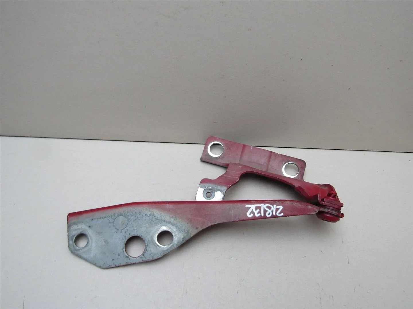 Петля капота правая Volvo S40 2004-2012  [30753598]  в Вологде