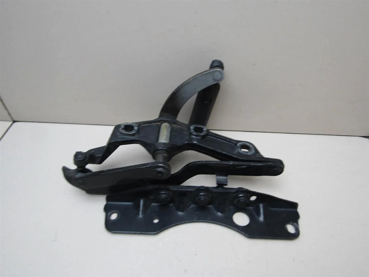 Петля капота правая Mercedes Benz W221 2005-2013  [A2218800428]  в Вологде