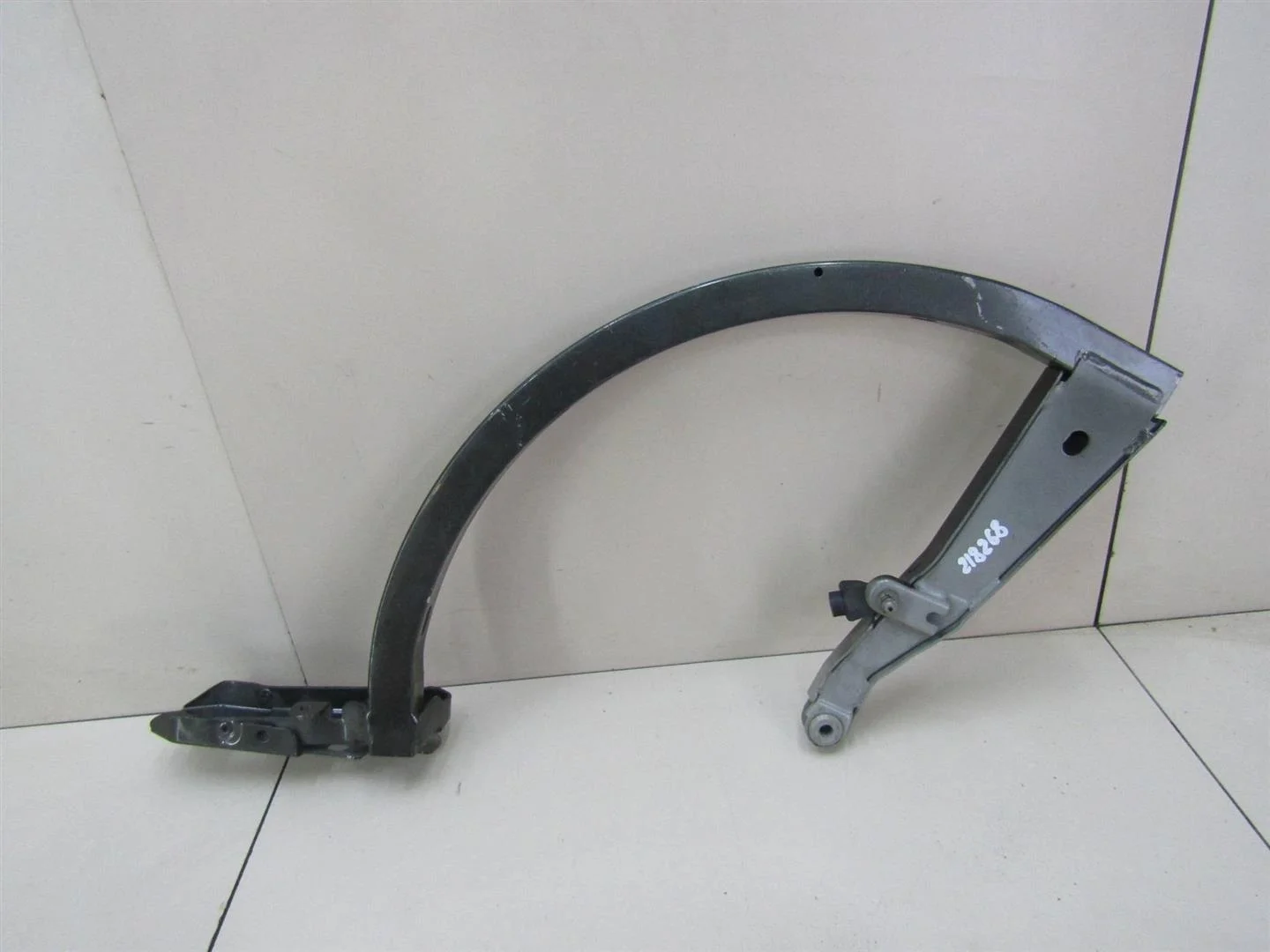 Петля крышки багажника Citroen C5 2008-2017  [8613C6]  в Вологде