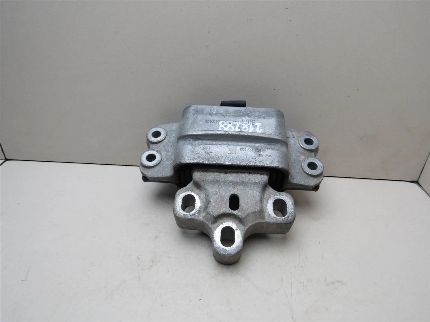 Опора двигателя VW Passat CC 2008-нв  [3C0199555AE]  в Вологде