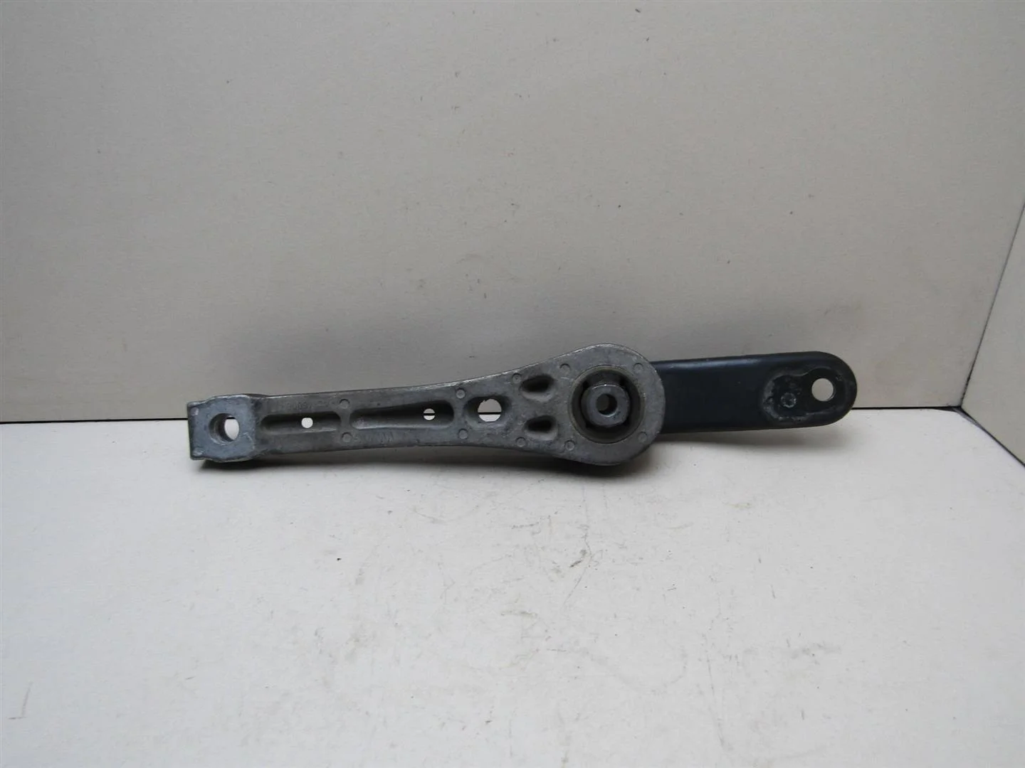 Опора двигателя задняя VW Jetta 2011-нв  [1K0199855BE]  2.0 в Вологде