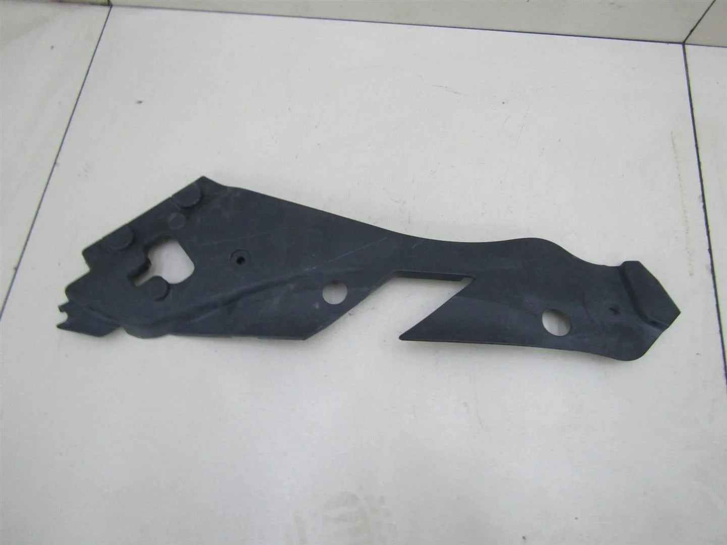 Пыльник (кузов внутри) Mercedes Benz W204 2007-2015  [A2048261324]  в Вологде