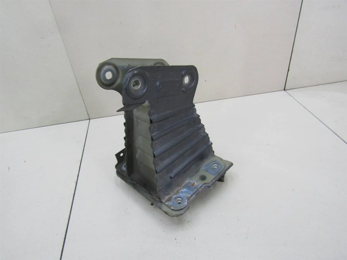 Кронштейн усилителя переднего бампера правый Opel Meriva B 2010-2018  [93184616]  в Вологде