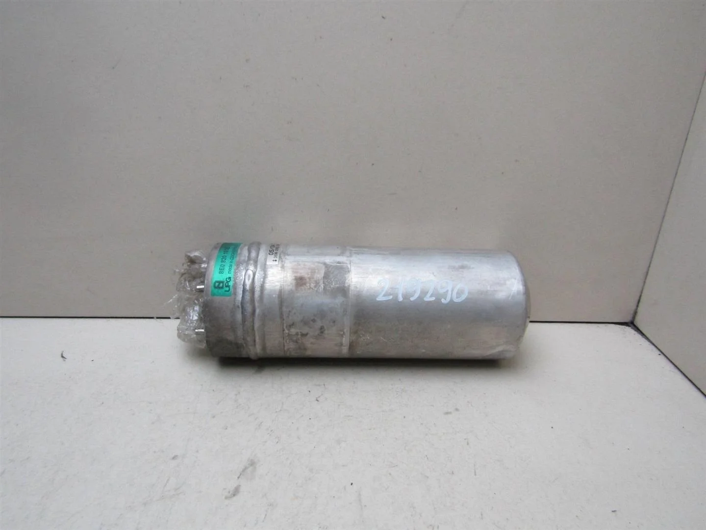 Осушитель системы кондиционирования Audi A4 (B7) 2005-2007  [8E0820193E]  в Вологде