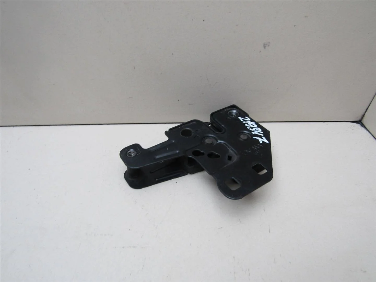 Замок капота Audi A4 (B6) 2000-2004  [8E0823509D]  в Вологде