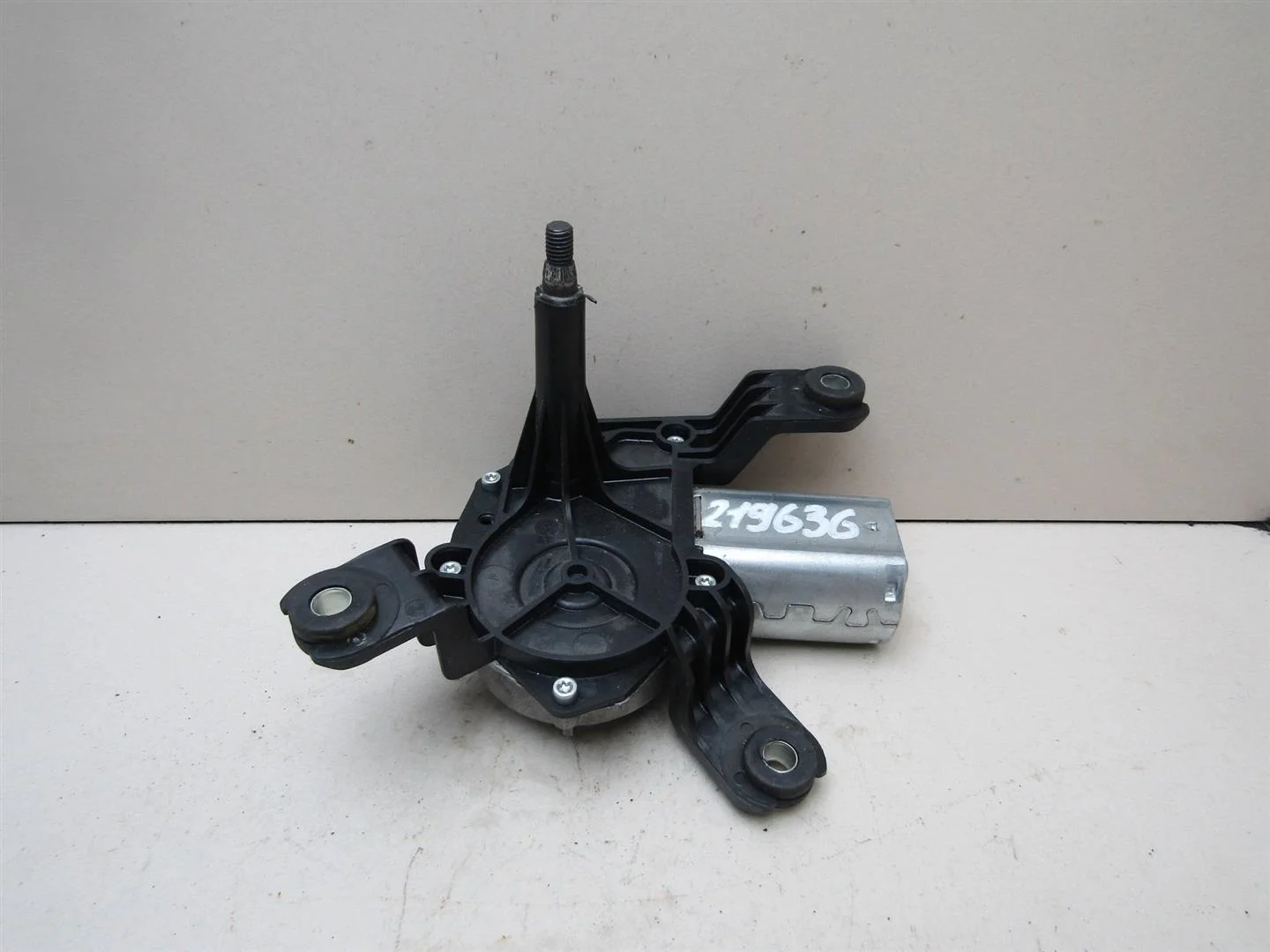 Моторчик стеклоочистителя задний Opel Corsa D 2006-2015  [13163029]  в Вологде