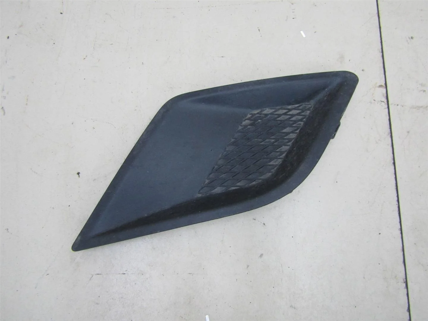 Заглушка бампера правая SsangYong Actyon New \Korando 2010-нв  [8320234101]  2.0 в Вологде