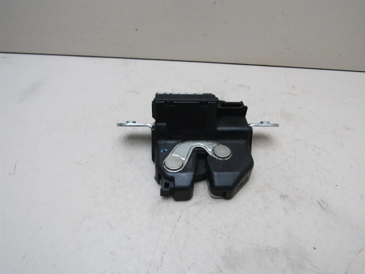 Замок багажника Opel Corsa D 2006-2015  [55701971]  в Вологде