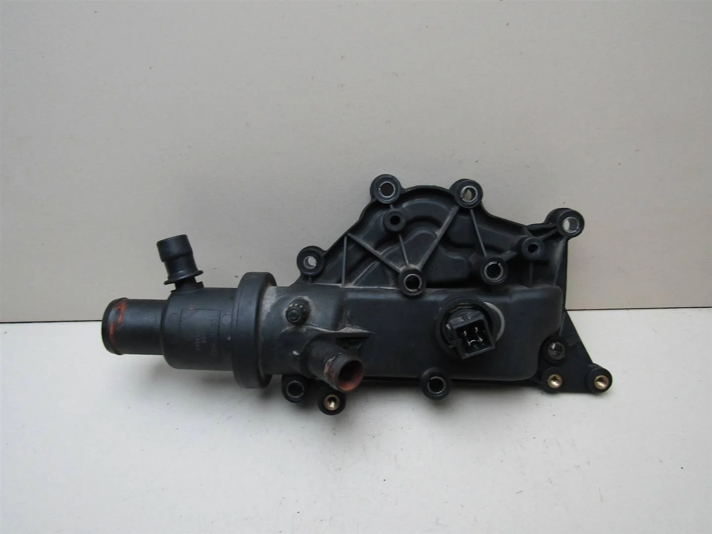 Корпус термостата Renault Clio II\Symbol 1998-2008  [7700600514]  1.4 1.6 1.8 16V в Вологде