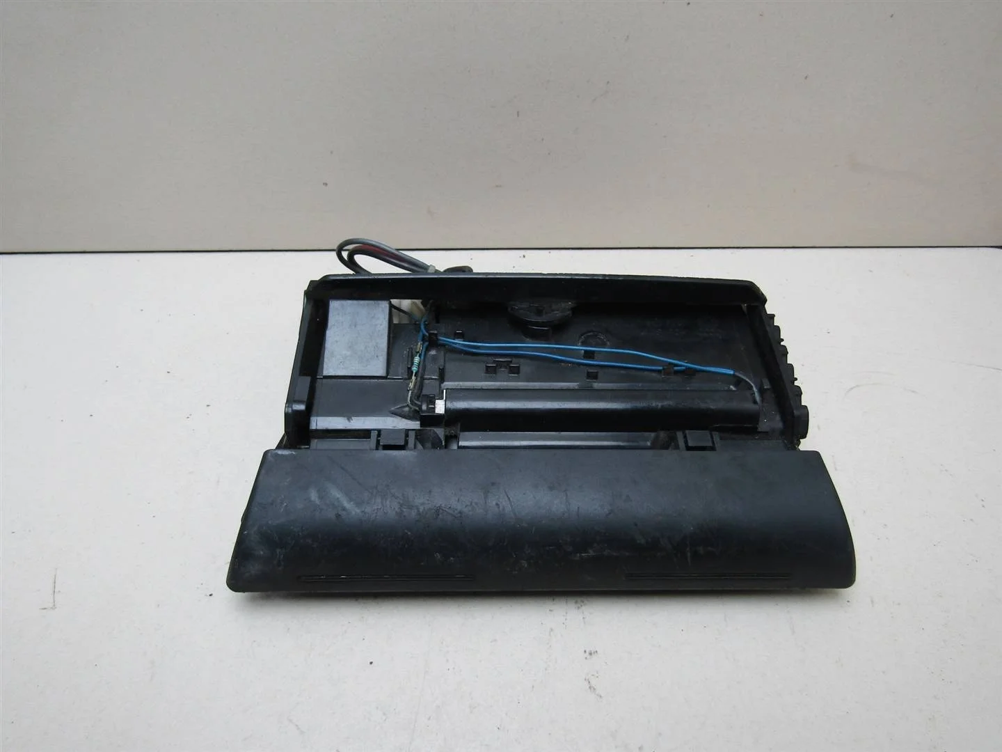 Пепельница передняя Audi A6 (C5) 1997-2004  [4B0857951]  в Вологде