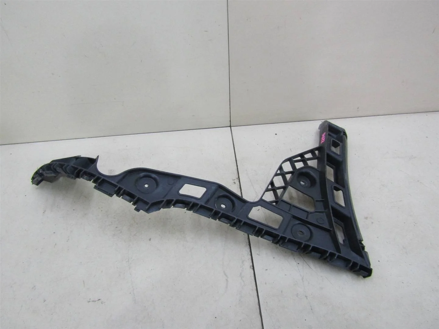 Кронштейн заднего бампера VW Polo (Sed RUS) 2011-2020  [6RU898393]  1.6 CFNA в Вологде