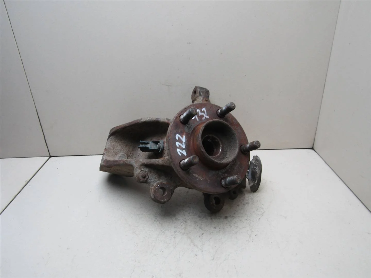 Кулак поворотный передний левый Ford Focus II 2008-2011  [1420863]  в Вологде