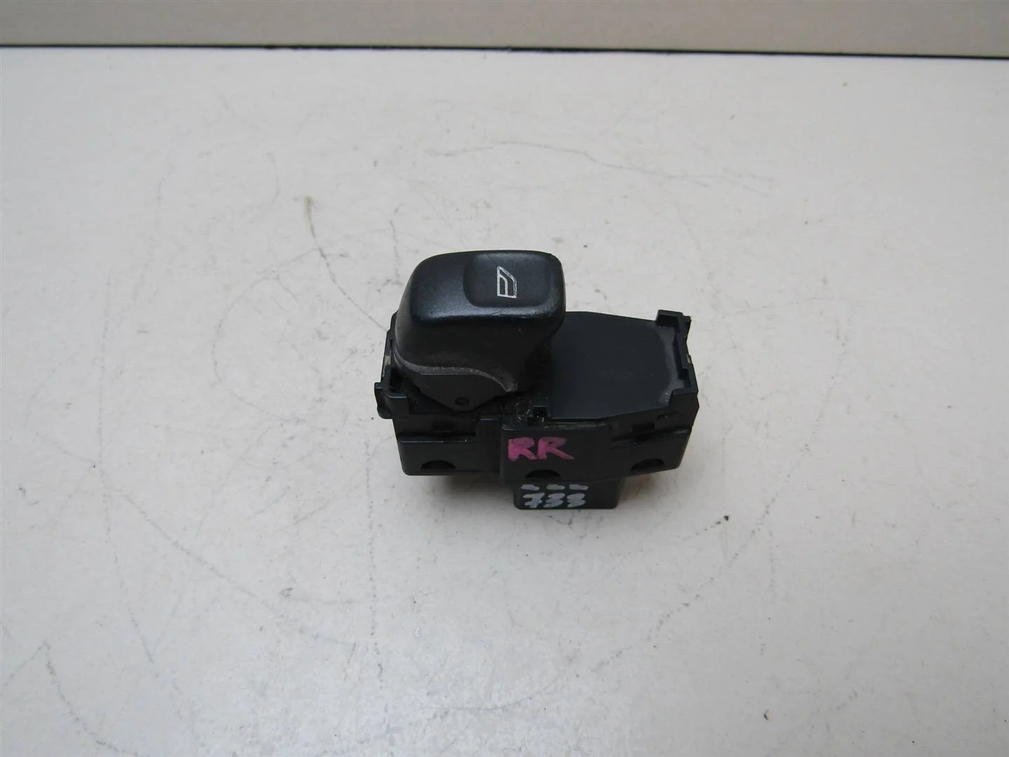 Кнопка стеклоподъемника Volvo XC70 Cross Country 2000-2006  [30658696]  B5254T2 в Вологде