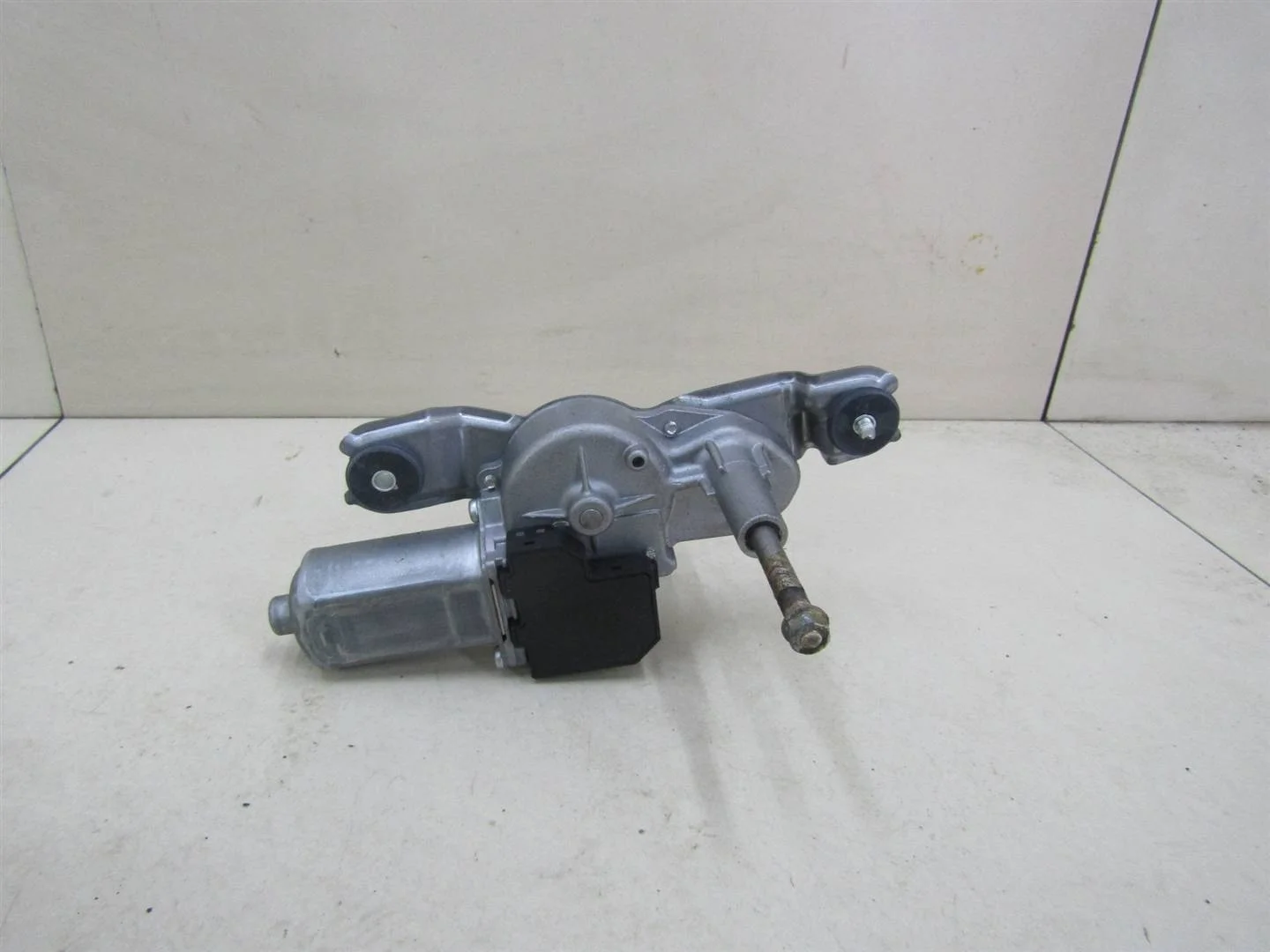 Моторчик стеклоочистителя задний Toyota Corolla E12 2001-2006  [8513002020]  в Вологде
